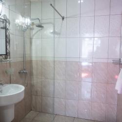 Номер стандарт комфорт с 1 двуспальной кроватью (мансарда)