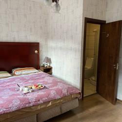 Номер стандарт комфорт с 1 двуспальной кроватью и балконом