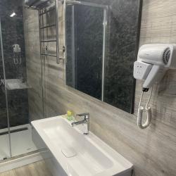 Номер стандарт с 1 двуспальной кроватью