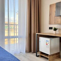 2-комнатный номер комфорт с 2 двуспальными кроватями и балконом