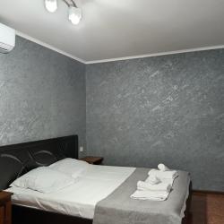Комната эконом с 1 двуспальной кроватью (удобства на этаже)