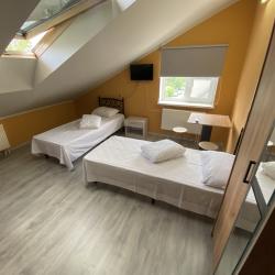 Номер студия комфорт с 3 односпальными кроватями (мансарда)