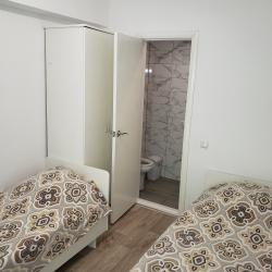 Комната стандарт с 1 односпальной и 1 двуспальной кроватью