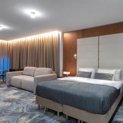 Фото V hotel & Rooftop lounge (В отель)