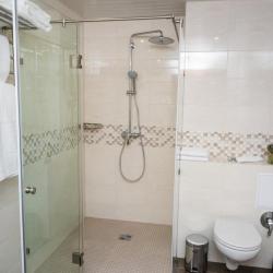 Номер стандарт улучшенный с 1 двуспальной кроватью