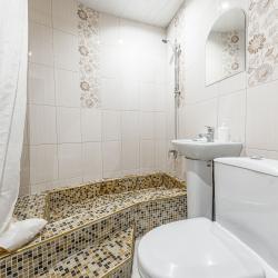 Номер делюкс семейный с 2 двуспальными кроватями