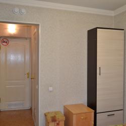 Номер стандарт с 2 односпальными кроватями (без окна)