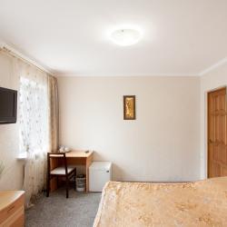 Номер эконом с 1 двуспальной кроватью (с завтраком)