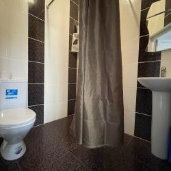 Комната комфорт с 1 односпальной и 1 двуспальной кроватью с дополнительным местом на 1 этаже