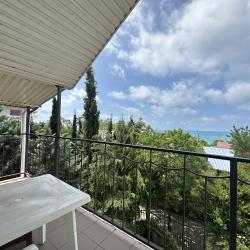 1-комнатный номер полулюкс комфорт с 1 односпальной и 1 двуспальной кроватью (мансарда)