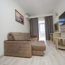 2-комнатный номер люкс (вид на бассейн)