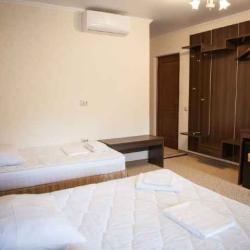 Номер стандарт семейный с 1 односпальной и 1 двуспальной кроватью