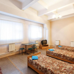 Кровать в трёхместном номере стандарт