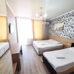 3-местный номер улучшенный с балконом