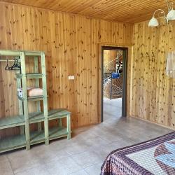 Комната эконом с видом на горы и поселок (общие удобства)