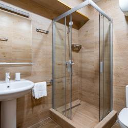 2-комнатный номер полулюкс с 1 двуспальной кроватью