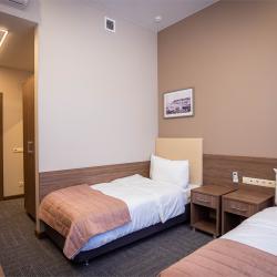 Номер стандарт с 2 односпальными кроватями (вид на улицу)