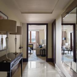 Номер Люкс Four Seasons Экзекьютив с видом на Кремль Кинг