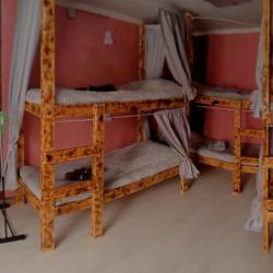 Кровать в 6-местном общем номере