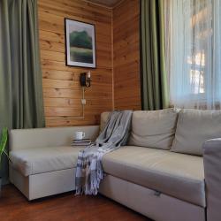 2-комнатный коттедж премиум с 3 односпальными и 1 двуспальной кроватью (мансарда)