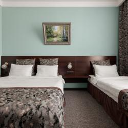 Номер улучшенный с 1 односпальной и 1 двуспальной кроватью