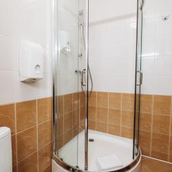 Номер стандарт с 2 односпальными кроватями с диваном (корпус 8)