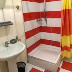 Номер стандарт с 1 односпальной и 1 двуспальной кроватью