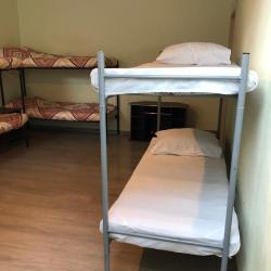Кровать в 6-местном общем мужском номере