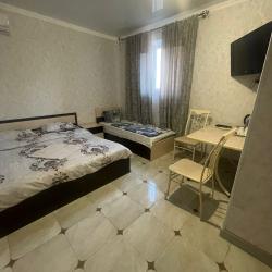 Номер стандарт комфорт с 1 односпальной и 1 двуспальной кроватью