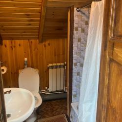 Номер студия с 3 односпальными и 2 двуспальными кроватями (мансарда)