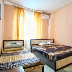 Номер стандарт семейный с 1 односпальной и 1 двуспальной кроватью