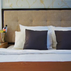 Номер комфорт улучшенный с 1 двуспальной кроватью