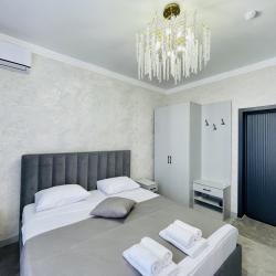 Номер комфорт с 1 двуспальной кроватью (с завтраком)
