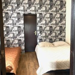 Номер стандарт с 1 односпальной и 1 двуспальной кроватью