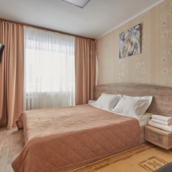 Номер стандарт с 1 двуспальной кроватью с балконом