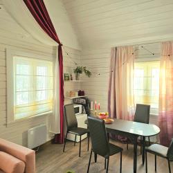 Коттедж улучшенный в Лесу