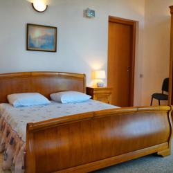 Номер стандарт улучшенный с 1 двуспальной кроватью