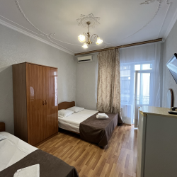 Трехместный стандарт с балконом