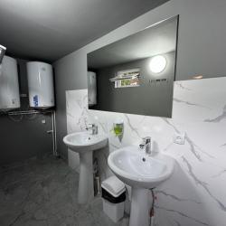 Кровать в 12-местном общем мужском номере (общие удобства)