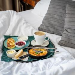 Фото V hotel & Rooftop lounge (В отель)