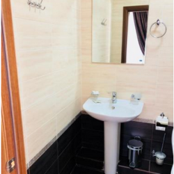 Номер стандарт с 1 односпальной и 1 двуспальной кроватью