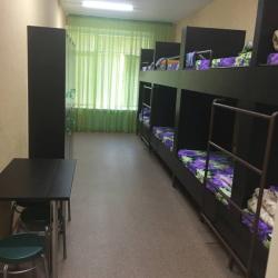 Кровать в 8-местном общем мужском номере