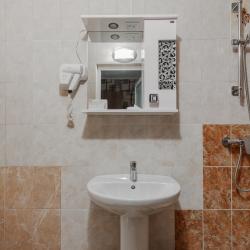 Номер стандарт с 1 двуспальной кроватью