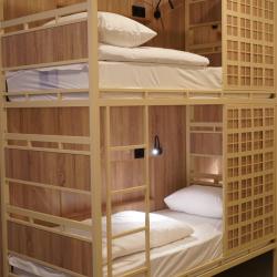 Кровать в 10-местном общем мужском номере №318