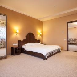 Номер люкс комфорт с 1 двуспальной кроватью