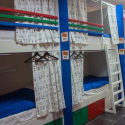 Кровать в общем женском номере с 3-мя двухъярусными кроватями