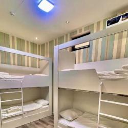 Кровать в 8-местном мужском общем номере (общие удобства)