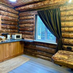 Дом изба с 2 двуспальными кроватями