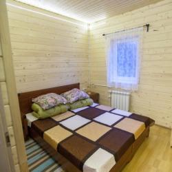 Коттедж улучшенный с 2 односпальными и 1 двуспальной кроватью