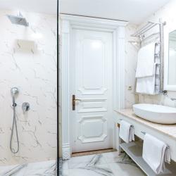 Номер люкс с 1 двуспальной кроватью